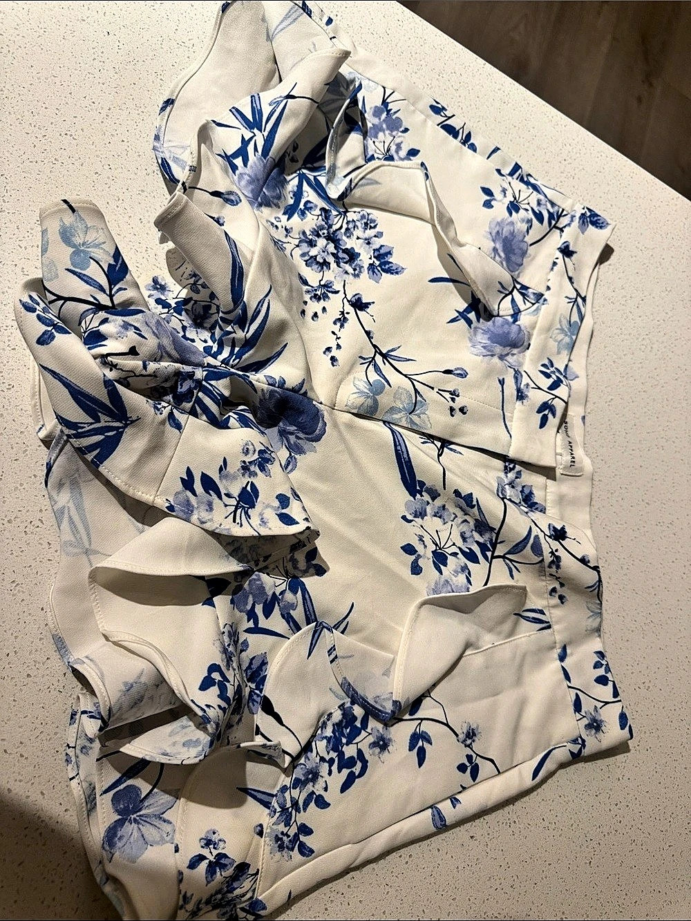 Soho Apparel Floral Mini Shorts in White & Blue Good used condition- size 8